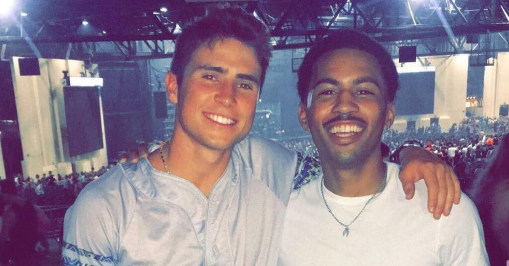summer concert with bestrfriend, smiling