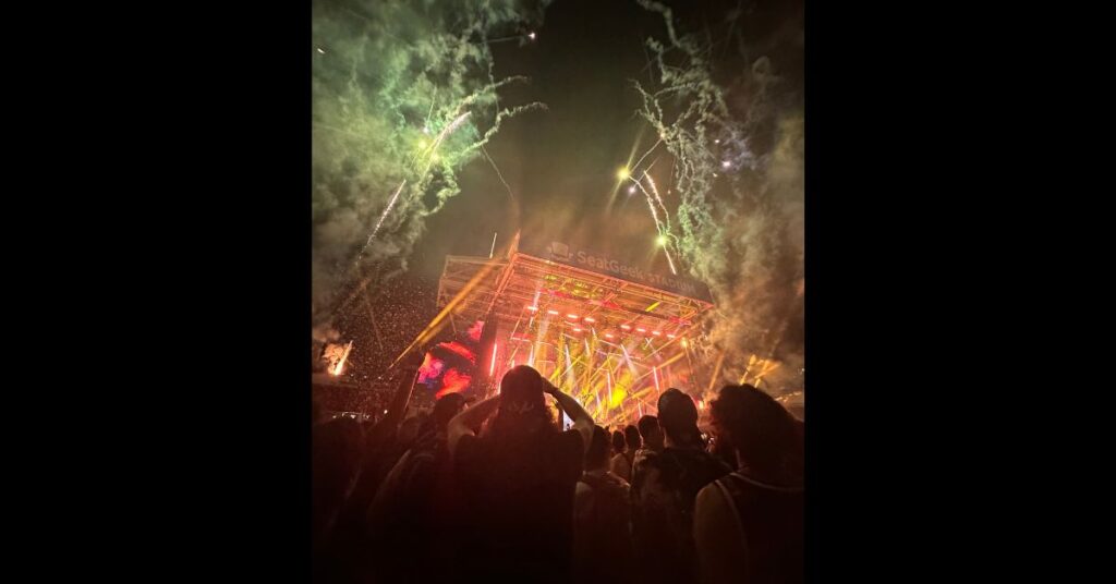 chicago music festival light show and smoke
