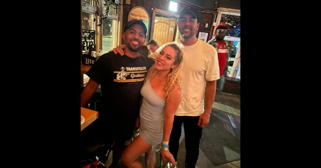 chicago bar night out with friends