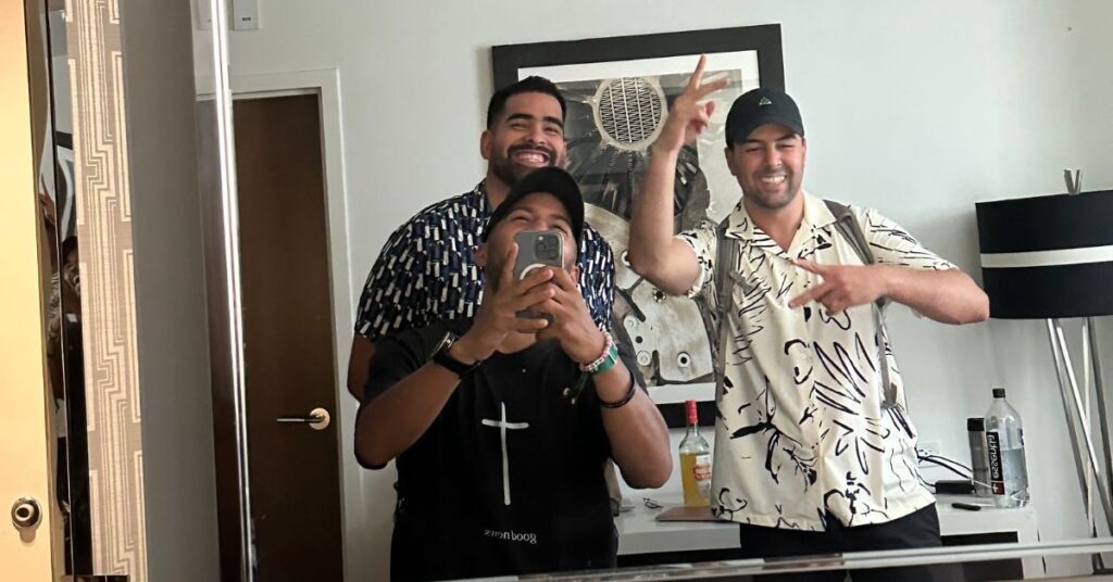 chicago mirror selfie three friends