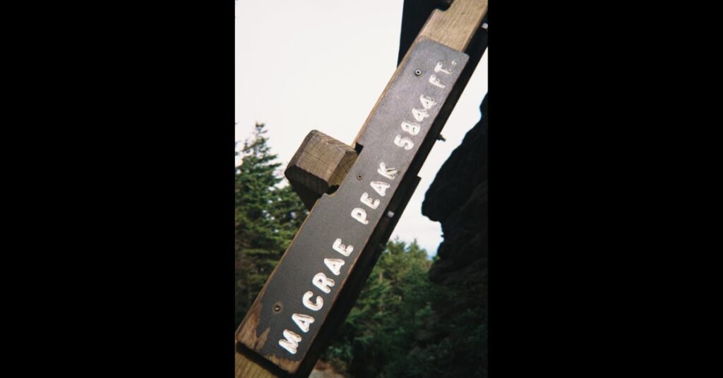 macro peak sign